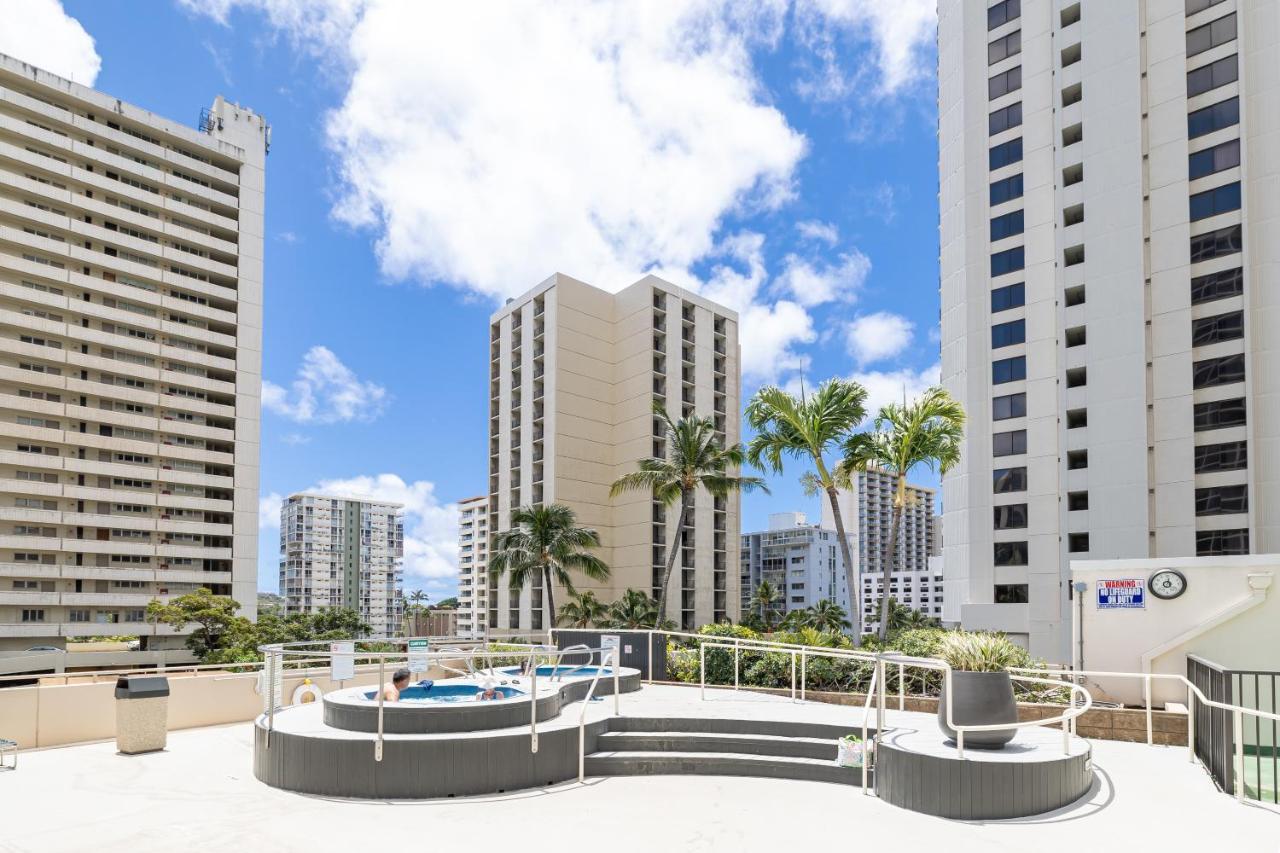 Ocean View Oasis With Free Parking, A Waikiki Gem! Apartment